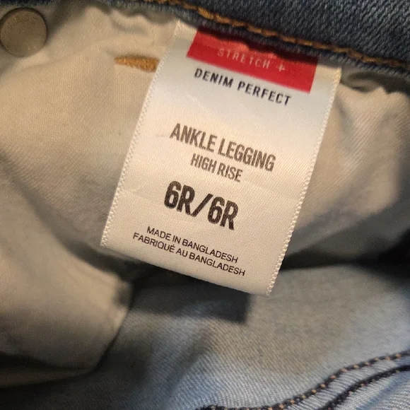 Express Blue Ankle Cropped Jeans with Subtle Stripe SZ 6R - Picture 7 of 7